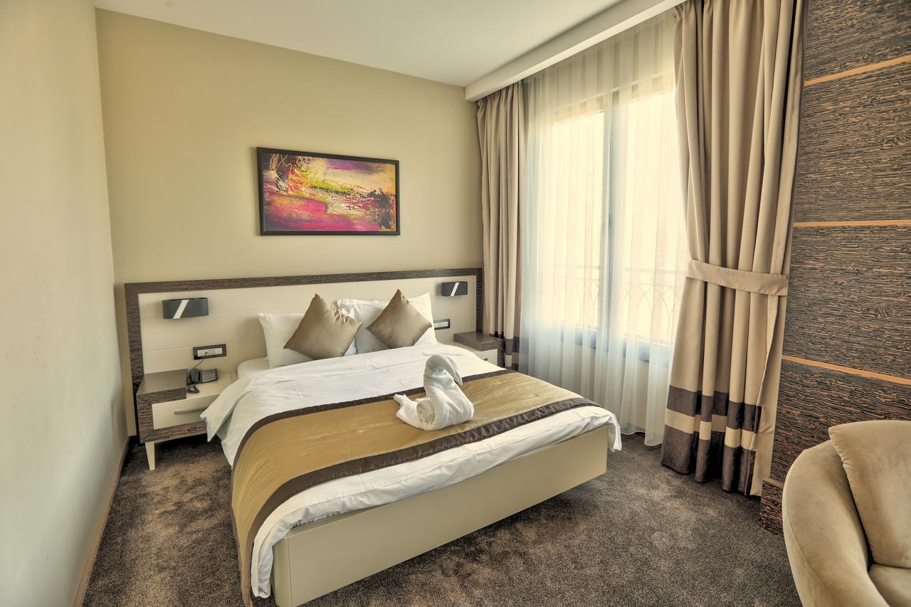Amazona Hotel プリシュティナ エクステリア 写真
