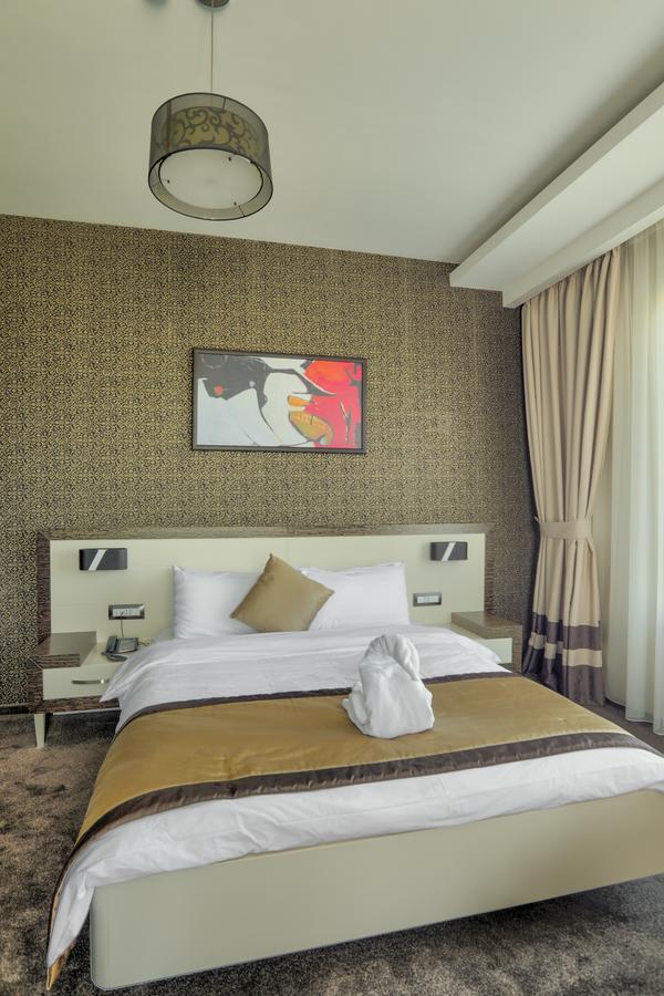 Amazona Hotel プリシュティナ エクステリア 写真