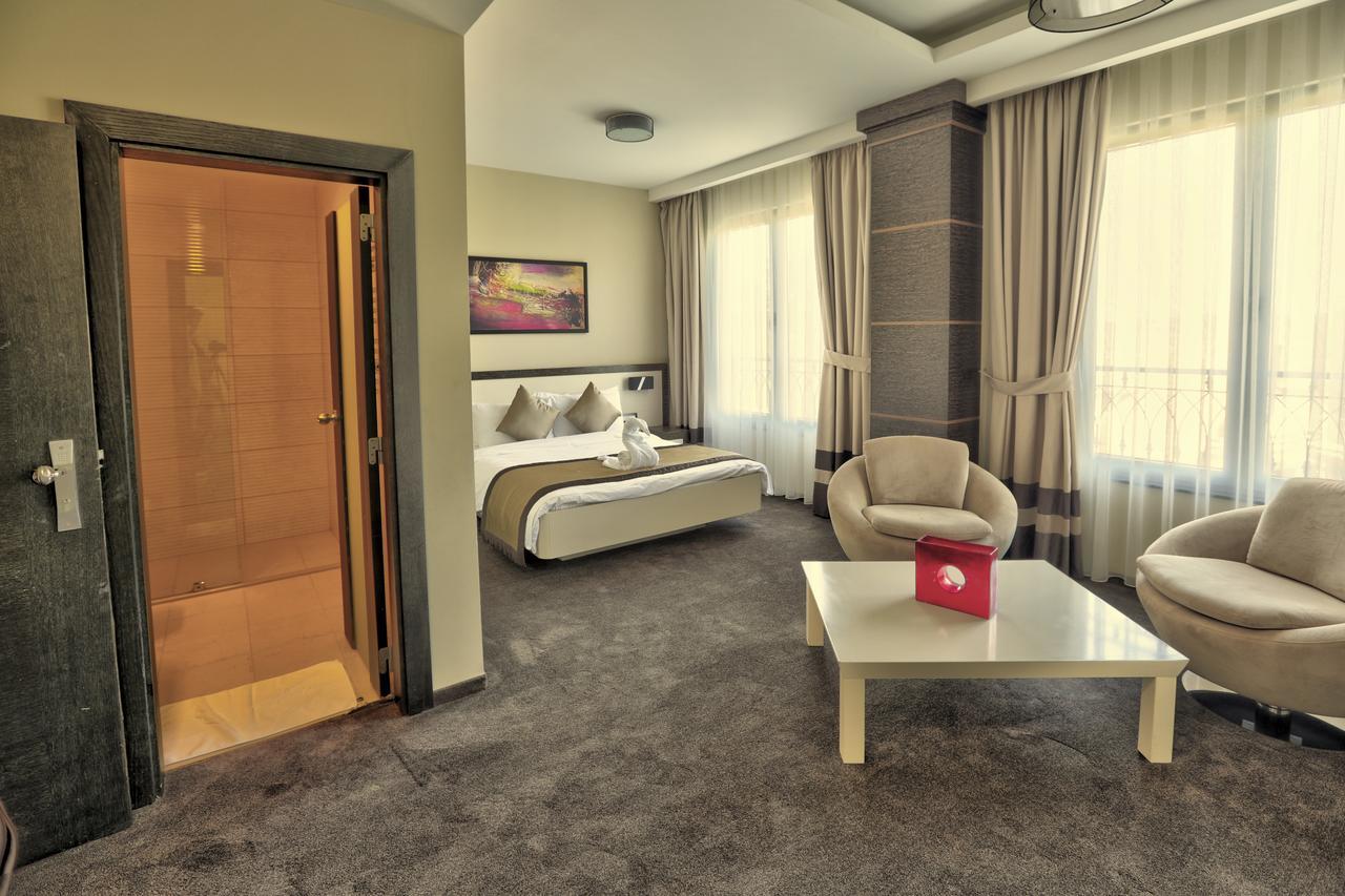 Amazona Hotel プリシュティナ エクステリア 写真