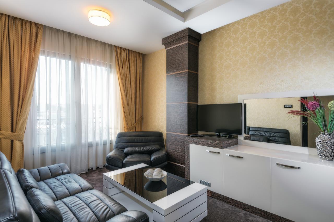 Amazona Hotel プリシュティナ エクステリア 写真